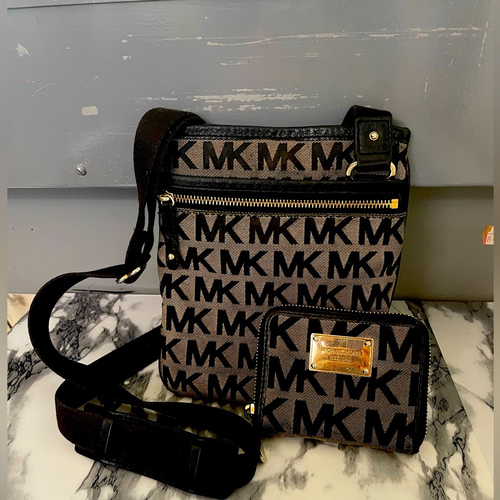 Michael Kors crossbody w/ matching wallet